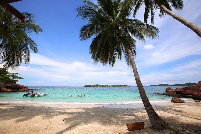 H&ograve;n M&oacute;ng Tay được coi l&agrave; thi&ecirc;n đường thu nhỏ, với cảnh sắc hoang sơ chưa c&oacute; t&aacute;c động của con người về khai th&aacute;c du lịch. Đ&acirc;y l&agrave; điểm đến hấp dẫn khi đặt ch&acirc;n đến đảo ngọc Ph&uacute; Quốc.